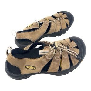 KEEN Men's NEWPORT 8M US Bison Leather Closed Toe Sandals Waterproof Wet to Dry